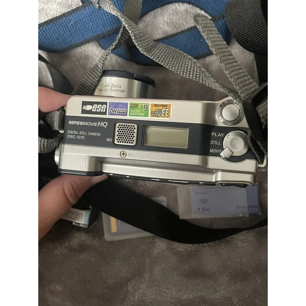 Sony stamina 2002.5 cyber shot camera 3.3 megapixels With Bag not Tested ￼￼
